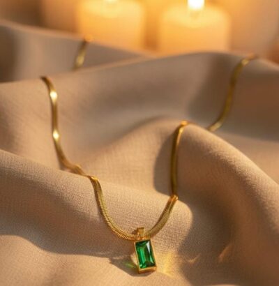 Emerald Glow Minimal Pendant
